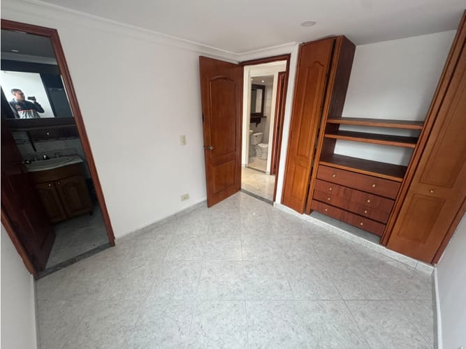 Apartamento de 2 alcobas en arriendo en Campo Alegre, Medellín, 70 m² · foto 8 de 14