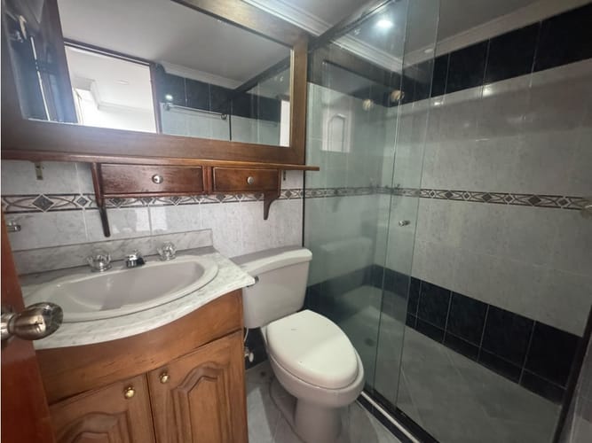 Apartamento de 2 alcobas en arriendo en Campo Alegre, Medellín, 70 m² · foto 11 de 14