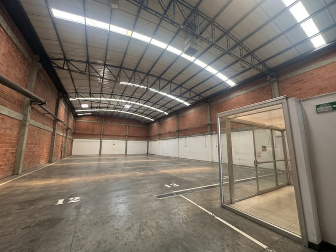 Bodega en arriendo en Playas De Doña Maria, Sabaneta, 1100 m² · foto 2 de 2