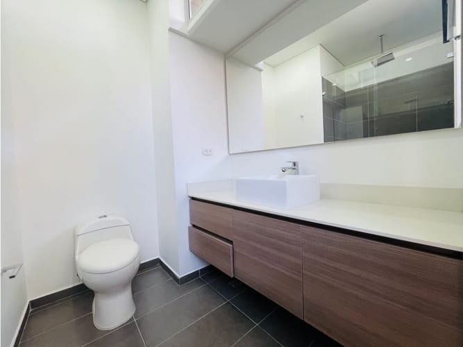 Apartamento de 1 alcoba en venta en La Florida, Medellín, 106 m² · foto 7 de 12