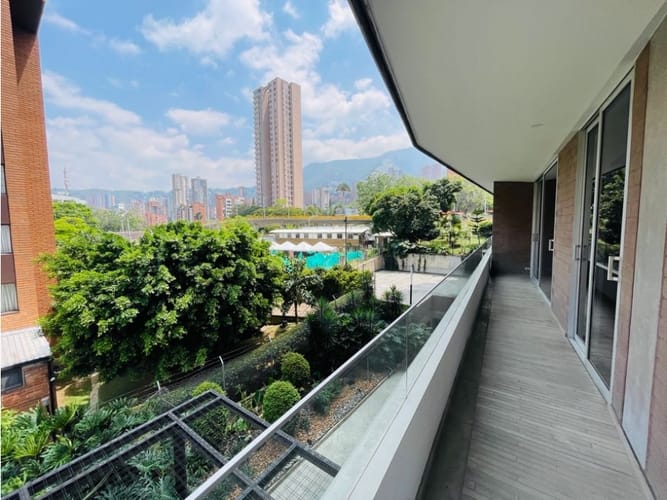 Apartamento de 1 alcoba en venta en La Florida, Medellín, 106 m² · foto 11 de 12