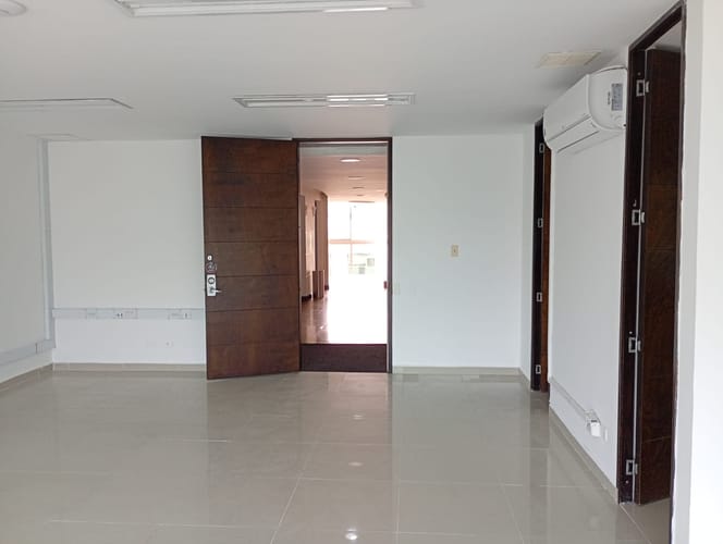 Oficina en arriendo en El Poblado, Medellín, 47 m² · foto 6 de 10