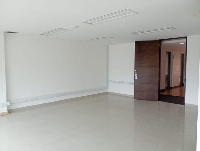 Oficina en arriendo en El Poblado, Medellín, 47 m² · foto 8 de 10
