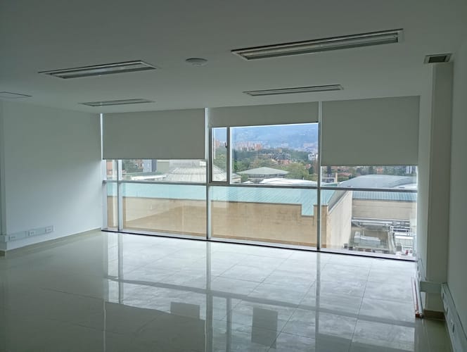 Oficina en arriendo en El Poblado, Medellín, 47 m² · foto 3 de 10