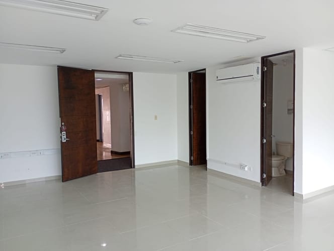 Oficina en arriendo en El Poblado, Medellín, 47 m² · foto 7 de 10