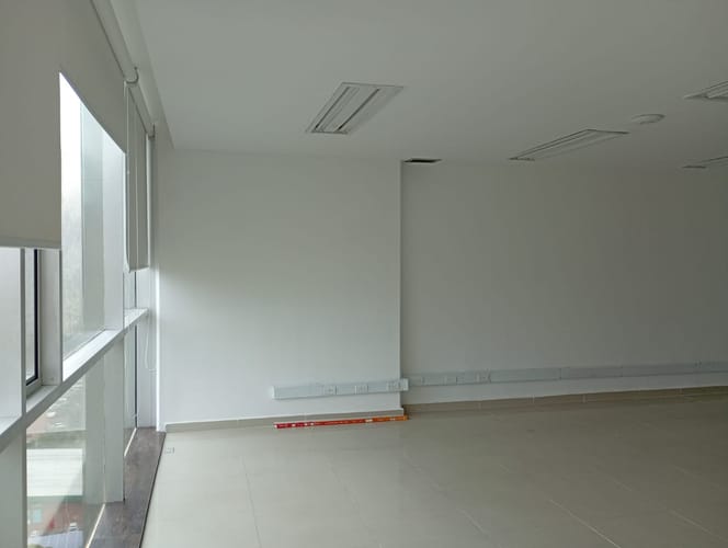 Oficina en arriendo en El Poblado, Medellín, 47 m² · foto 2 de 10