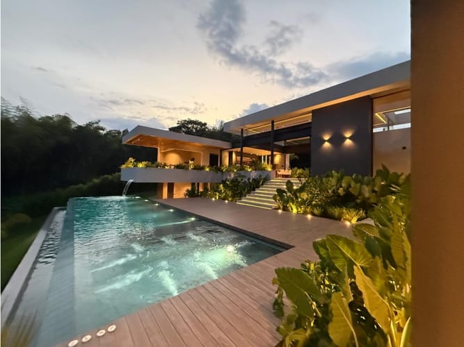 Casa de 4 alcobas en venta en Cerritos, Pereira, 580 m² · foto 2 de 24