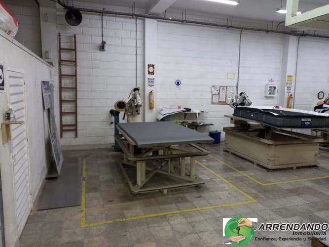 Bodega en venta en Zona Industrial No. 1, Itagüí, 478 m² · foto 2 de 21