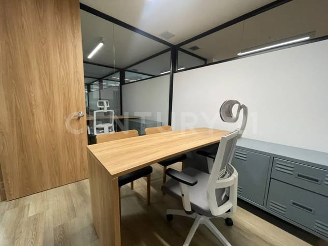 Oficina en arriendo en Los Colores, Medellín, 7 m² · foto 5 de 17