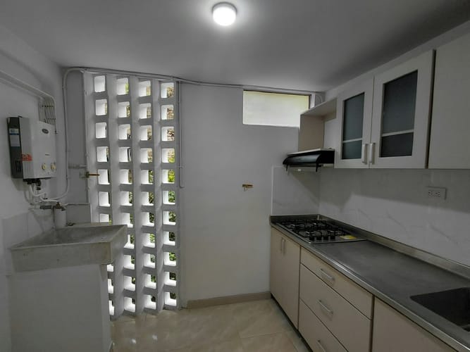 Apartamento de 3 alcobas en venta en Maria Auxiliadora, Sabaneta, 55 m² · foto 3 de 18