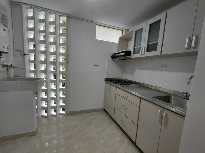 Apartamento de 3 alcobas en venta en Maria Auxiliadora, Sabaneta, 55 m² · foto 2 de 18