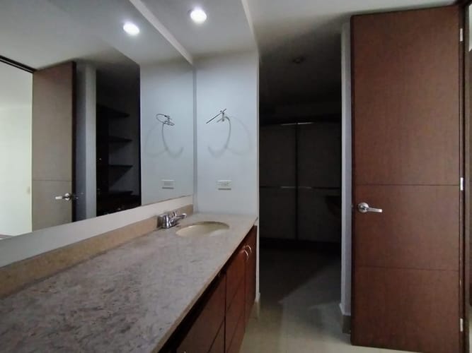 Apartamento de 2 alcobas en arriendo en Ciudad Del Río, Medellín, 80 m² · foto 8 de 21
