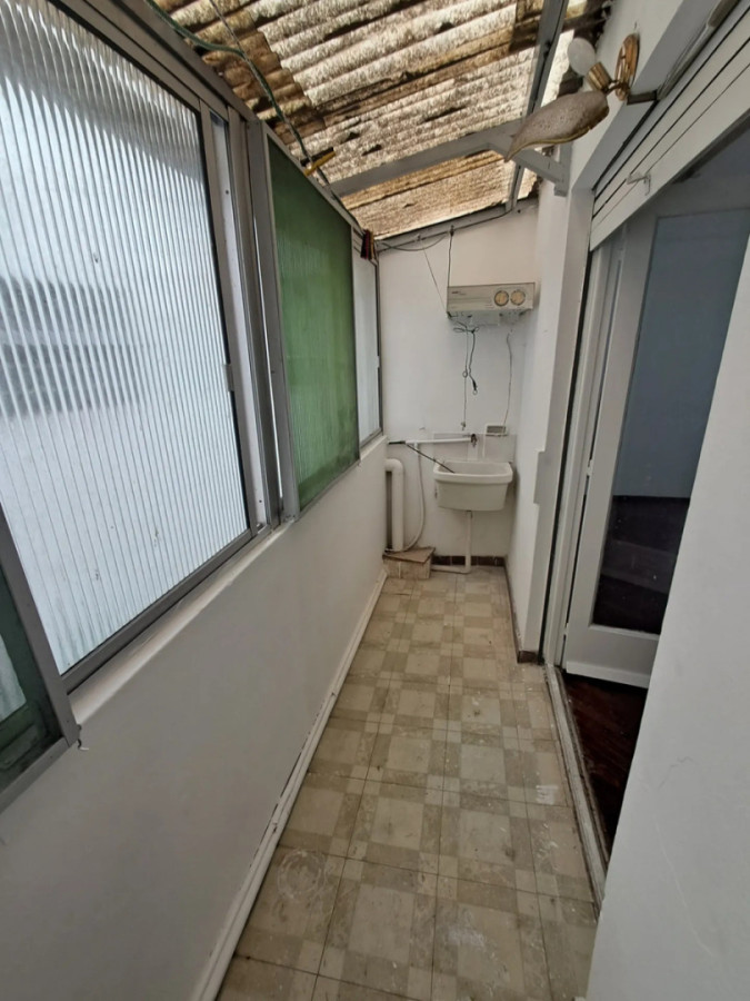 Alquiler Apartamento De 2 Dormitorios Balcón Muy Luminoso En La Comercial · Foto 12