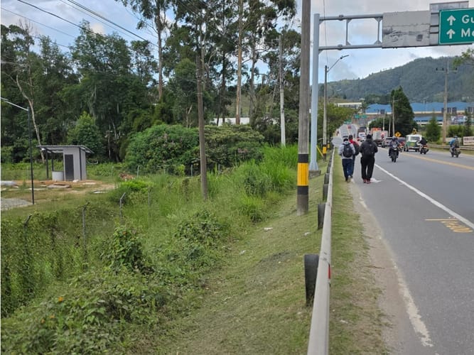 Lote en venta en La Hondita, Guarne, 1880 m² · foto 6 de 6