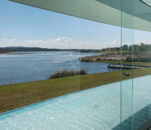 Penthouse con vista a la laguna y al mar, cuenta con de 3 dor, Toilette, con una muy buena terraza con churrasquera. Consulte!!!!!!!