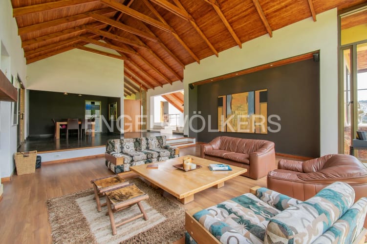 Casa de 4 alcobas en venta en Aposentos, Sopó, 350 m² · foto 4 de 18