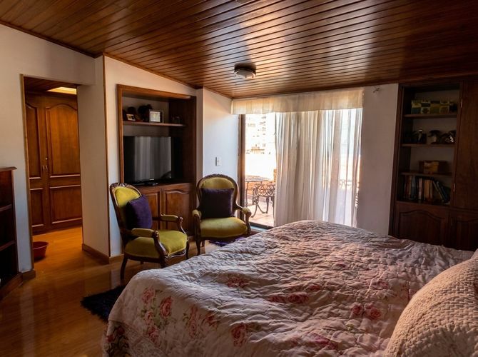 Apartamento de 3 alcobas en venta en Chicó Navarra, Bogotá, 200 m² · foto 2 de 24