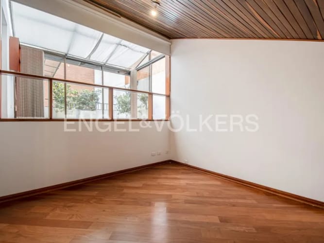 Apartamento de 3 alcobas en venta en Los Rosales, Bogotá, 143 m² · foto 13 de 16