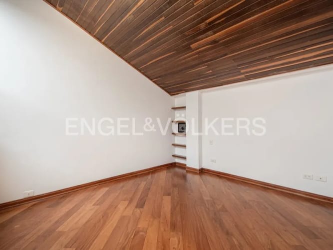 Apartamento de 3 alcobas en venta en Los Rosales, Bogotá, 143 m² · foto 12 de 16
