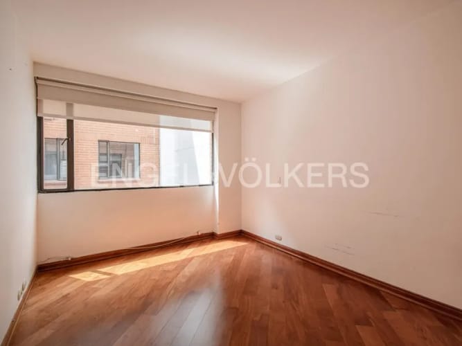 Apartamento de 3 alcobas en venta en Los Rosales, Bogotá, 143 m² · foto 9 de 16