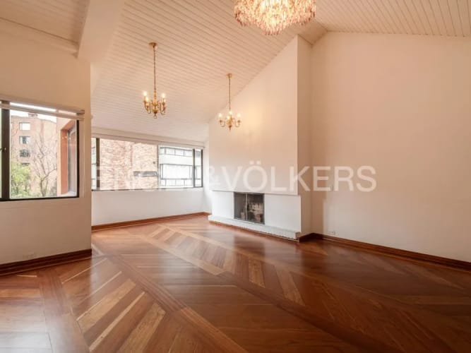 Apartamento de 3 alcobas en venta en Los Rosales, Bogotá, 143 m² · foto 2 de 16