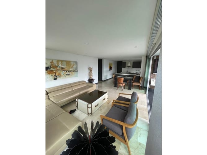 Apartamento de 3 alcobas en venta en Castropol, Medellín, 138 m² · foto 2 de 24