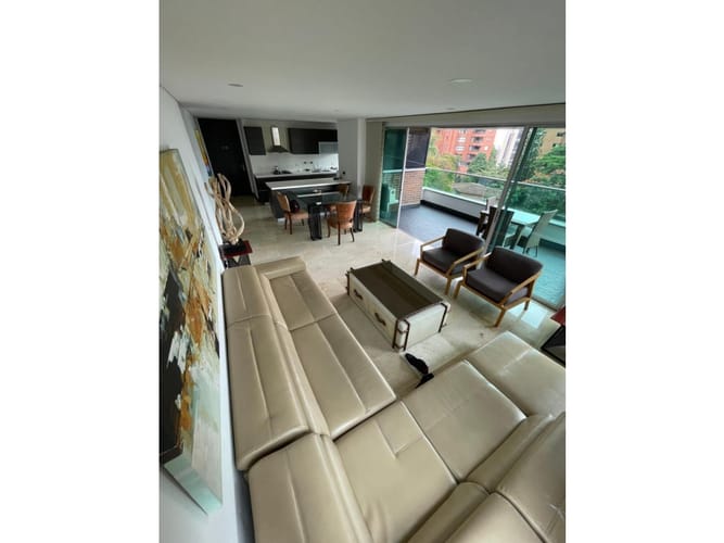 Apartamento de 3 alcobas en venta en Castropol, Medellín, 138 m² · foto 3 de 24