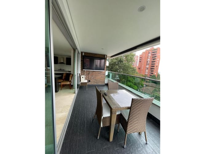 Apartamento de 3 alcobas en venta en Castropol, Medellín, 138 m² · foto 5 de 24