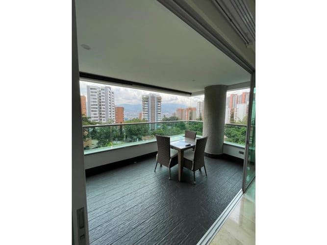 Apartamento de 3 alcobas en venta en Castropol, Medellín, 138 m² · foto 6 de 24
