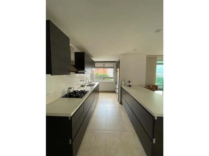 Apartamento de 3 alcobas en venta en Castropol, Medellín, 138 m² · foto 10 de 24