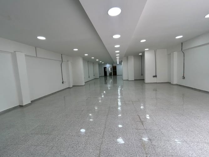 Bodega en arriendo en La Castellana, Medellín, 200 m² · foto 3 de 6