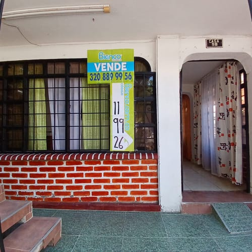 Casa de 10 alcobas en venta en Candelaria, 180 m² · foto 2 de 24