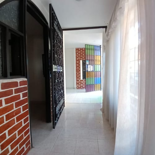 Casa de 10 alcobas en venta en Candelaria, 180 m² · foto 3 de 24