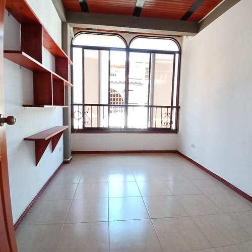 Casa de 10 alcobas en venta en Candelaria, 180 m² · foto 8 de 24
