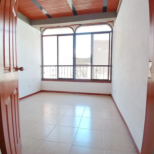 Casa de 10 alcobas en venta en Candelaria, 180 m² · foto 9 de 24