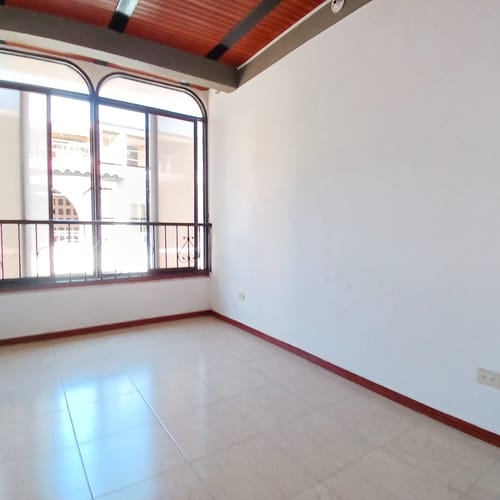 Casa de 10 alcobas en venta en Candelaria, 180 m² · foto 10 de 24