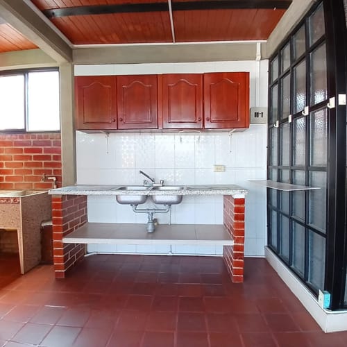 Casa de 10 alcobas en venta en Candelaria, 180 m² · foto 14 de 24