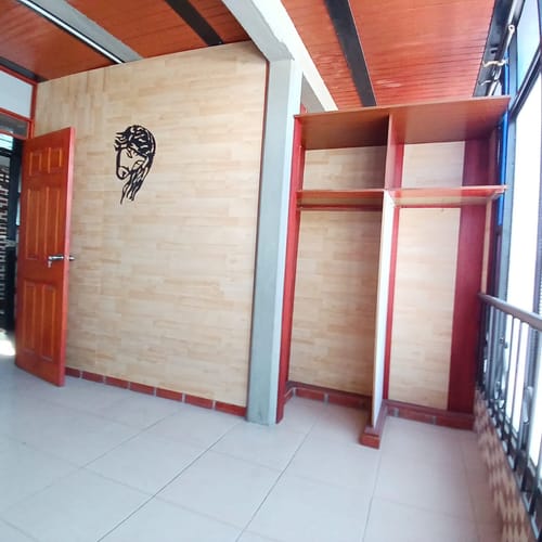 Casa de 10 alcobas en venta en Candelaria, 180 m² · foto 19 de 24