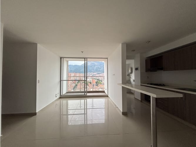 Apartamento de 3 alcobas en venta en Cabañas, Bello, 89 m² · foto 2 de 19