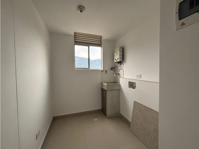 Apartamento de 3 alcobas en venta en Cabañas, Bello, 89 m² · foto 8 de 19