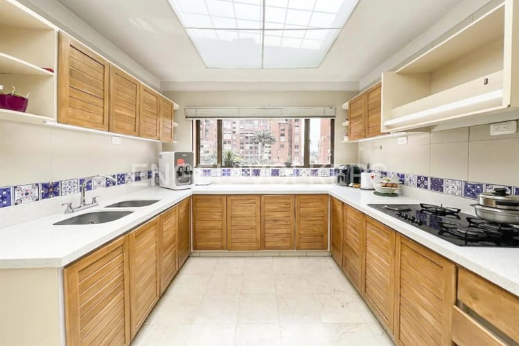 Apartamento de 3 alcobas en venta en La Carolina, Bogotá, 313 m² · foto 6 de 17