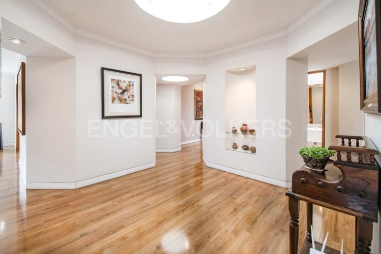 Apartamento de 3 alcobas en venta en La Carolina, Bogotá, 313 m² · foto 3 de 17
