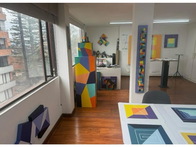 Apartaestudio en venta en Los Rosales, Bogotá, 61 m² · foto 2 de 5