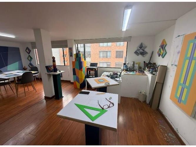 Apartaestudio en venta en Los Rosales, Bogotá, 61 m² · foto 3 de 5