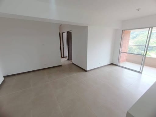 Apartamento de 3 alcobas en arriendo en La Florida, Sabaneta, 87 m² · foto 4 de 13