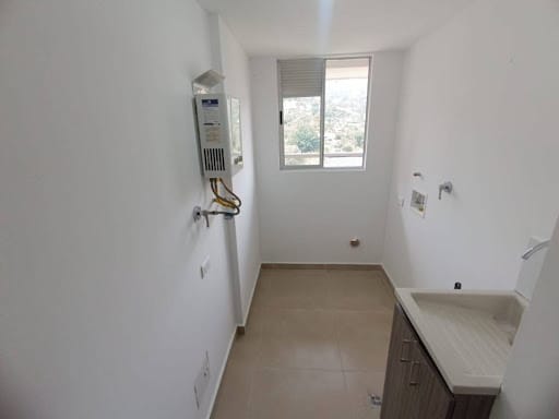 Apartamento de 3 alcobas en arriendo en La Florida, Sabaneta, 87 m² · foto 6 de 13