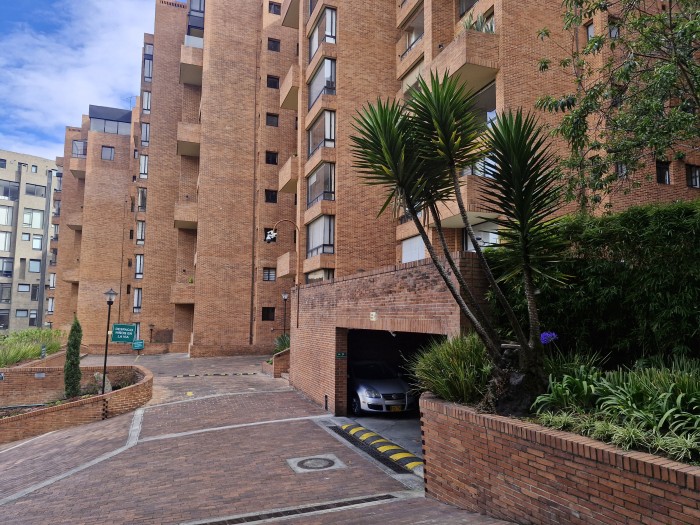 Apartamento en venta en Los Rosales, Bogotá · foto 2 de 24