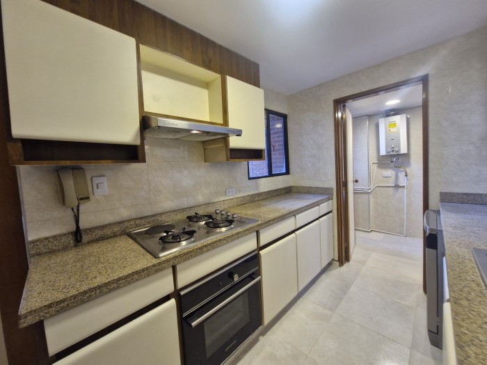 Apartamento en venta en Los Rosales, Bogotá · foto 12 de 24