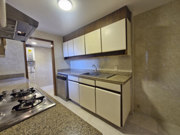 Apartamento en venta en Los Rosales, Bogotá · foto 13 de 24