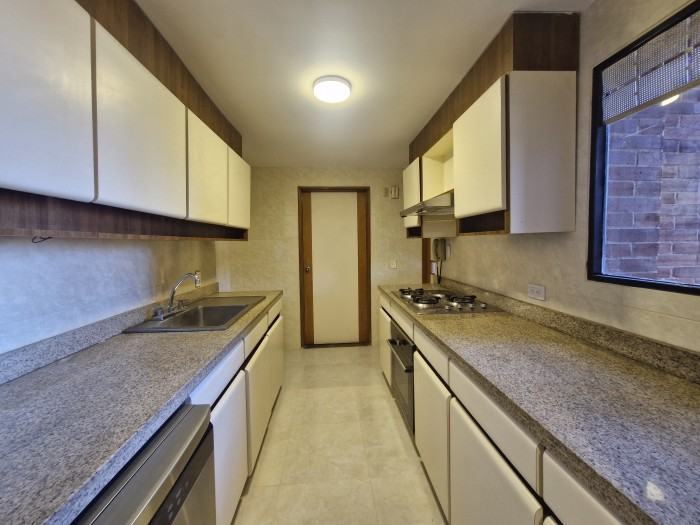 Apartamento en venta en Los Rosales, Bogotá · foto 14 de 24